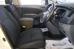 Минивэн Toyota Isis 2010 года, 1229000 рублей, Омск