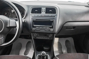 Седан Volkswagen Polo 2011 года, 999000 рублей, Барнаул