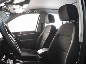 Внедорожник Volkswagen Tiguan 2011 года, 1390000 рублей, Омск