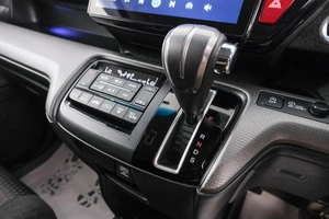 Минивэн Honda Stepwgn Spada 2018 года, 2239000 рублей, Красноярск