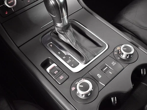 Внедорожник Volkswagen Touareg 2012 года, 2499900 рублей, Казань