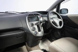 Хетчбэк Toyota Ractis 2005 года, 499000 рублей, Новосибирск