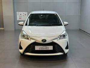 Хетчбэк Toyota Vitz 2017 года, 1197000 рублей, Красноярск