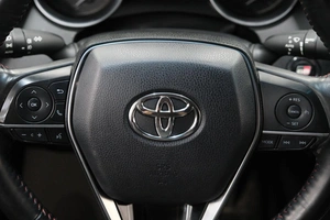 Седан Toyota Camry 2021 года, 2799000 рублей, Омск