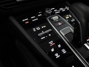 Внедорожник Porsche Cayenne 2018 года, 6980000 рублей, Омск