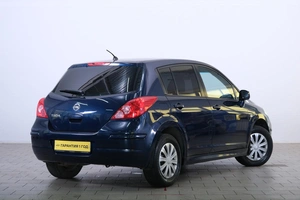 Хетчбэк Nissan Tiida 2010 года, 889000 рублей, Омск