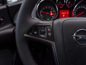 Хетчбэк Opel Astra GTC 2012 года, 879000 рублей, Саратов