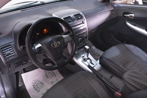 Седан Toyota Corolla 2011 года, 1089000 рублей, Томск