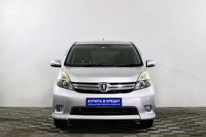 Минивэн Toyota Isis 2013 года, 1269000 рублей, Сургут