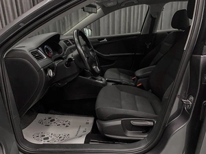 Седан Volkswagen Jetta 2012 года, 949000 рублей, Красноярск