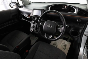 Минивэн Toyota Sienta 2018 года, 1589000 рублей, Красноярск