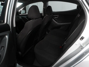 Седан Hyundai Elantra 2015 года, 1180000 рублей, Красный Пахарь
