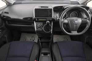 Минивэн Toyota Wish 2012 года, 1249000 рублей, Красноярск