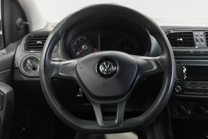 Седан Volkswagen Polo 2016 года, 1099000 рублей, Новокузнецк