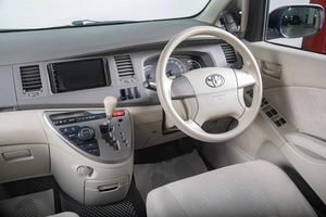 Минивэн Toyota Isis 2010 года, 1439000 рублей, Томск