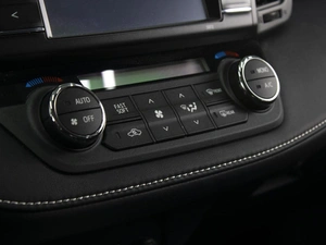Внедорожник Toyota RAV4 2015 года, 2850000 рублей, Омск