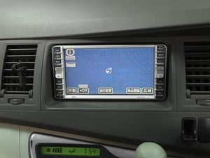 Минивэн Toyota Isis 2011 года, 999000 рублей, Ставрополь