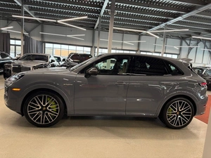 Внедорожник Porsche Cayenne Turbo 2024 года, 29000000 рублей, Павловская Слобода