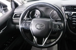 Седан Toyota Camry 2018 года, 3249000 рублей, Омск