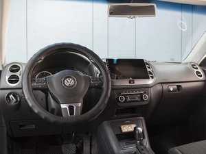 Внедорожник Volkswagen Tiguan 2011 года, 1390000 рублей, Омск