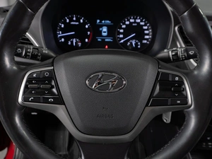 Седан Hyundai Solaris 2017 года, 1300000 рублей, Тюмень