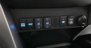 Внедорожник Toyota RAV4 2016 года, 2457000 рублей, Красноярск