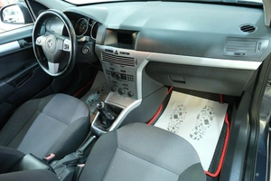 Универсал Opel Astra 2010 года, 699000 рублей, Омск