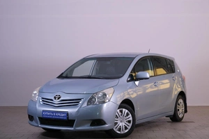 Минивэн Toyota Verso 2009 года, 919000 рублей, Омск