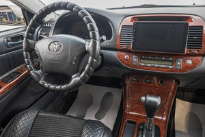 Седан Toyota Camry 2004 года, 989000 рублей, Барнаул