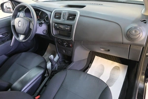 Седан Renault Logan 2016 года, 689000 рублей, Омск