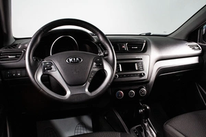 Седан Kia Rio 2017 года, 989000 рублей, Сургут