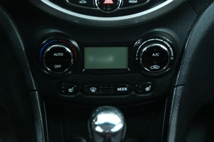 Хетчбэк Hyundai Solaris 2012 года, 919000 рублей, Омск