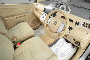 Минивэн Toyota Raum 2003 года, 559000 рублей, Тюмень