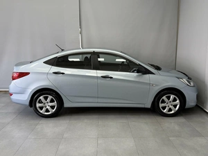Седан Hyundai Solaris 2013 года, 800000 рублей, Красноярск