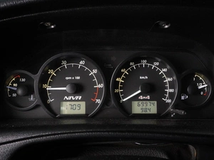 Внедорожник Chevrolet Niva 2012 года, 670000 рублей, Красный Пахарь