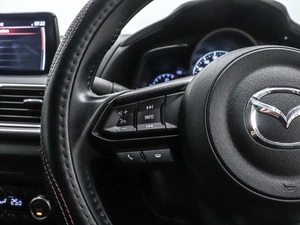 Седан Mazda Axela 2016 года, 1250000 рублей, Красноярск