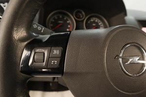 Хетчбэк Opel Astra 2011 года, 659000 рублей, Челябинск