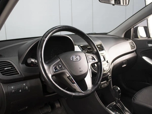 Седан Hyundai Solaris 2015 года, 1080000 рублей, Омск