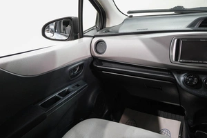 Хетчбэк Toyota Vitz 2013 года, 699000 рублей, Новокузнецк
