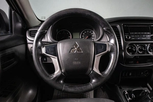 Пикап Mitsubishi L200 2017 года, 2459000 рублей, Сургут