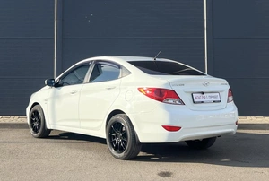 Седан Hyundai Solaris 2013 года, 800000 рублей, Солонцы