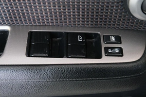 Хетчбэк Nissan Tiida 2010 года, 879000 рублей, Омск