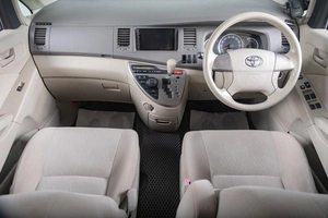 Минивэн Toyota Isis 2010 года, 1439000 рублей, Томск