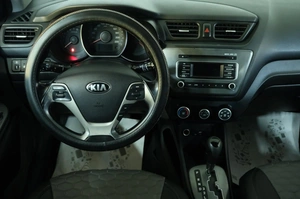 Хетчбэк Kia Rio 2017 года, 959000 рублей, Омск