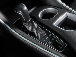 Седан Toyota Avalon 2023 года, 3699000 рублей, Красный Пахарь