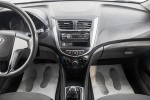 Седан Hyundai Solaris 2011 года, 659000 рублей, Барнаул