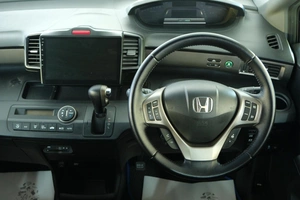 Минивэн Honda Freed 2012 года, 1249000 рублей, Омск