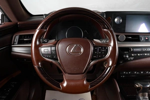 Седан Lexus ES 2019 года, 3699000 рублей, Тюмень