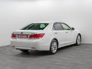 Седан Toyota Crown 2014 года, 2000000 рублей, Красноярск
