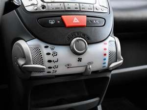 Хетчбэк Peugeot 107 2009 года, 469000 рублей, Кирилловка